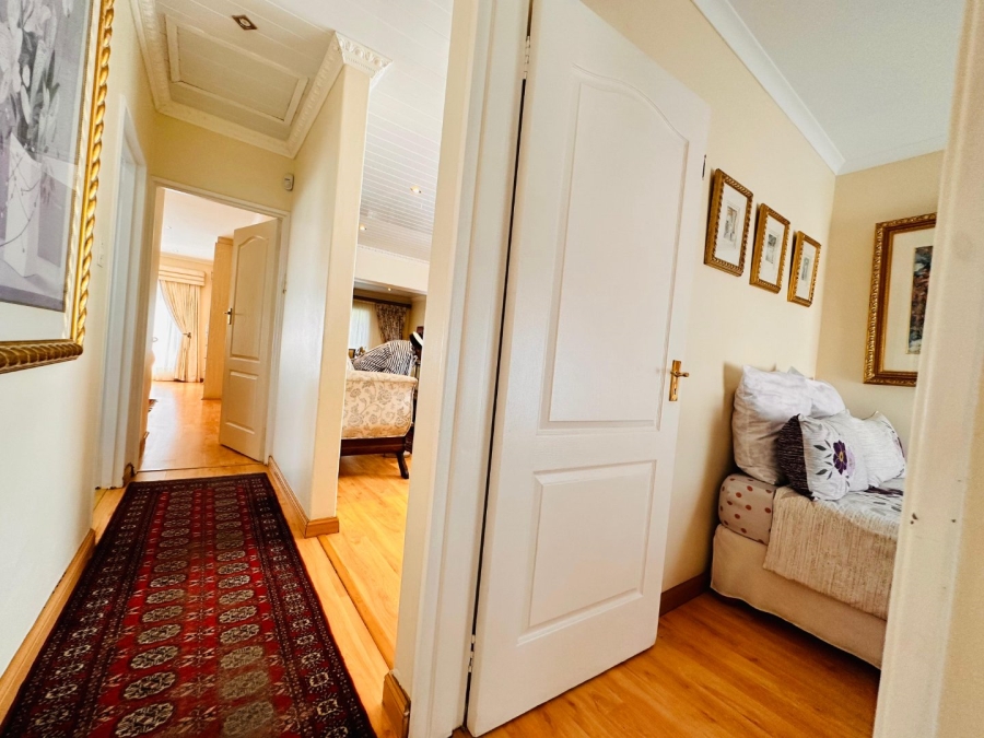 4 Bedroom Property for Sale in Flamingo Vlei Western Cape